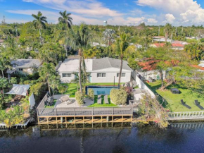Private Heated Pool 3BR with Lakefront view